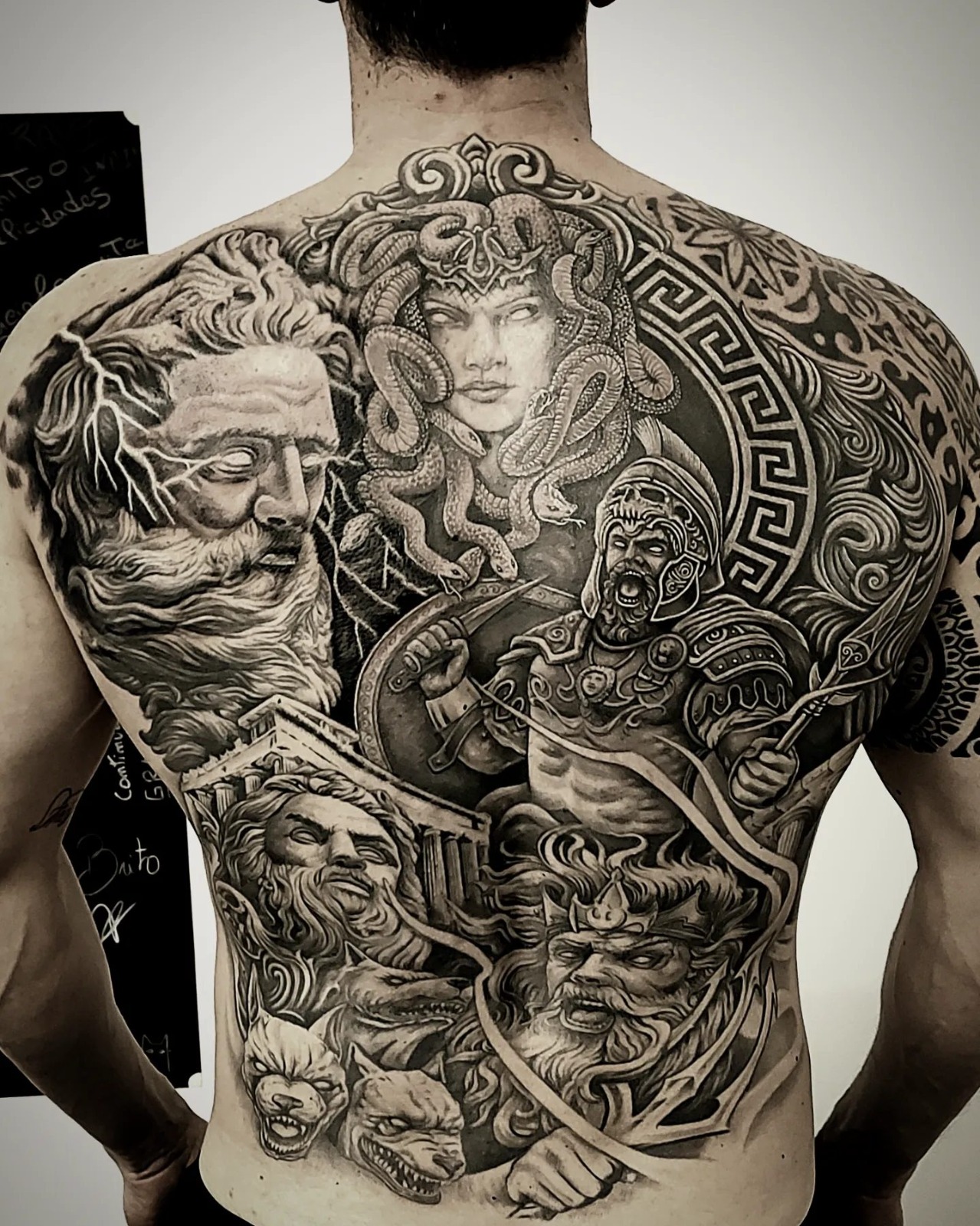 Realismo — Sombras, detalhe e profundidade em cada traço por Heltattoo